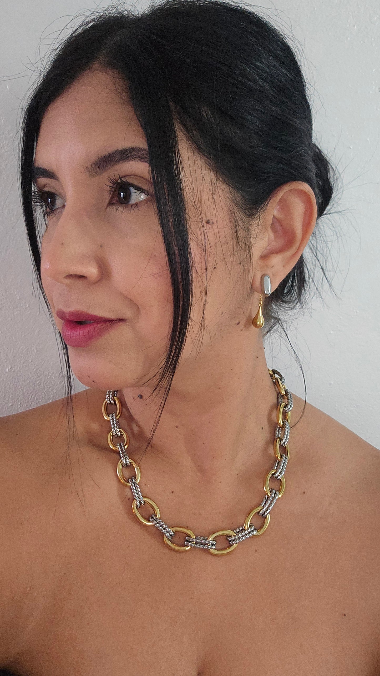 Vida Necklace