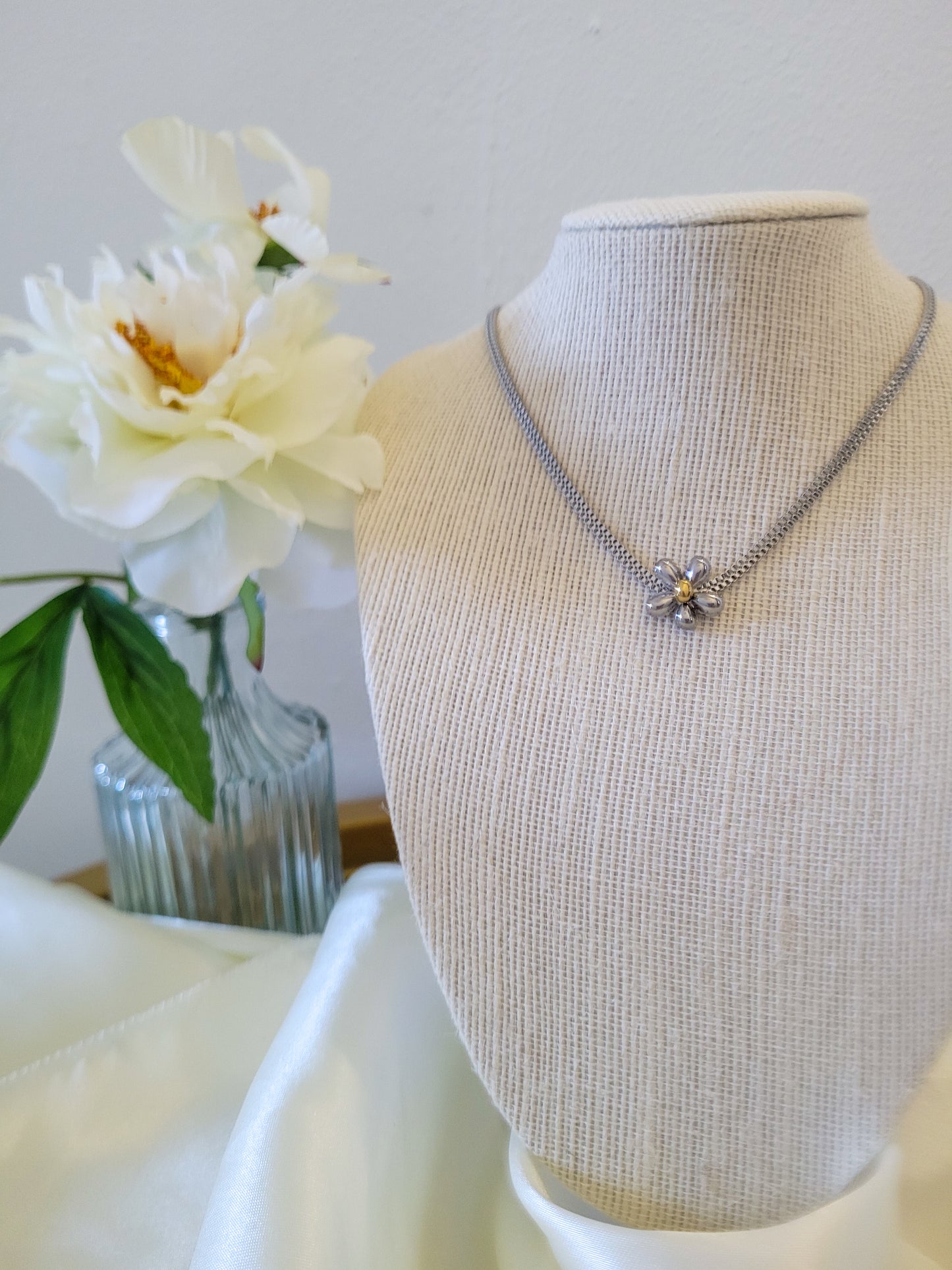 La Flora Choker