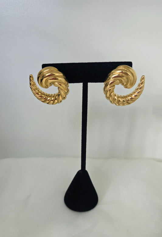 Caracol Dorado Stud