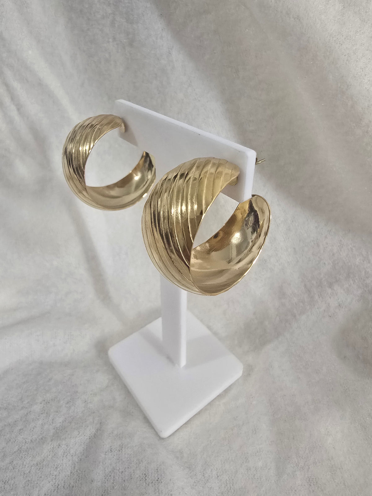 Arpa Huggie Earrings