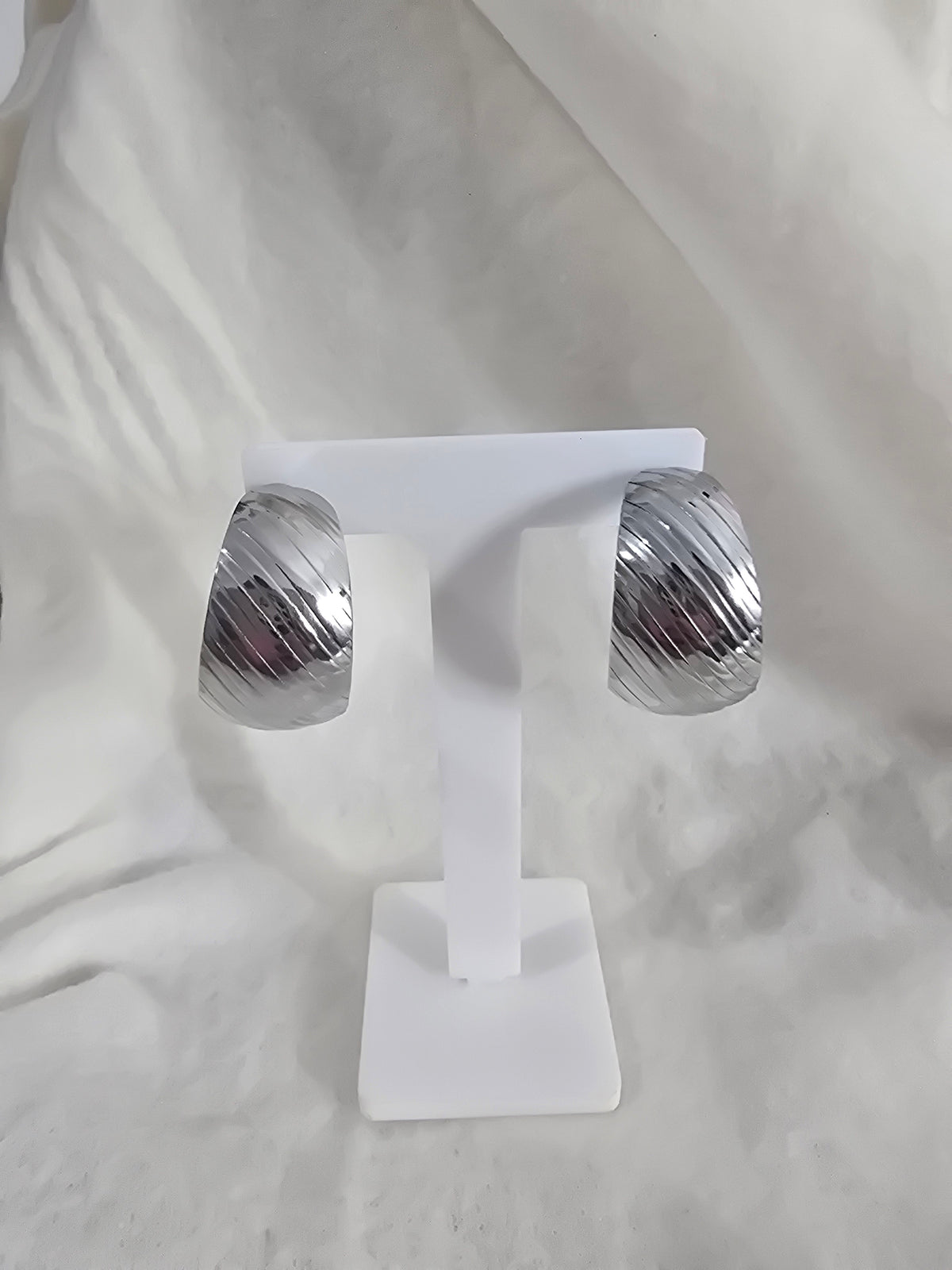 Arpa Huggie Earrings