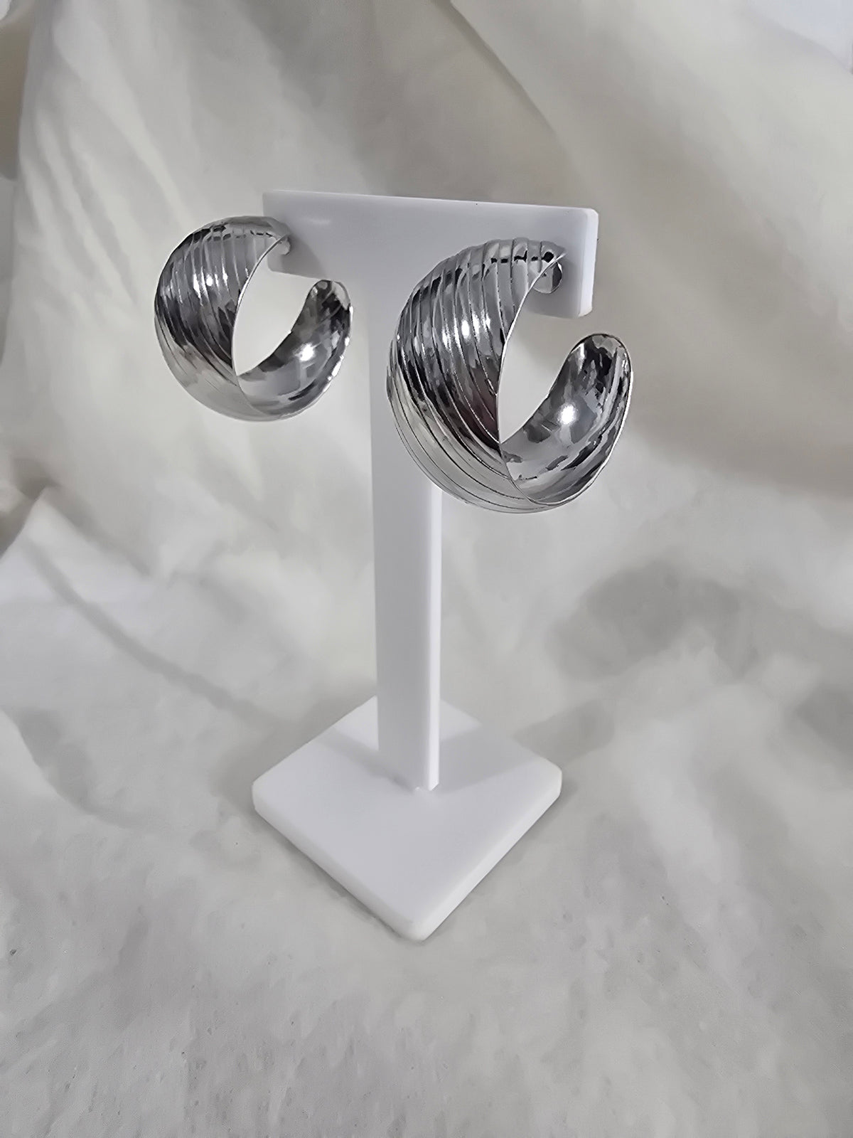 Arpa Huggie Earrings