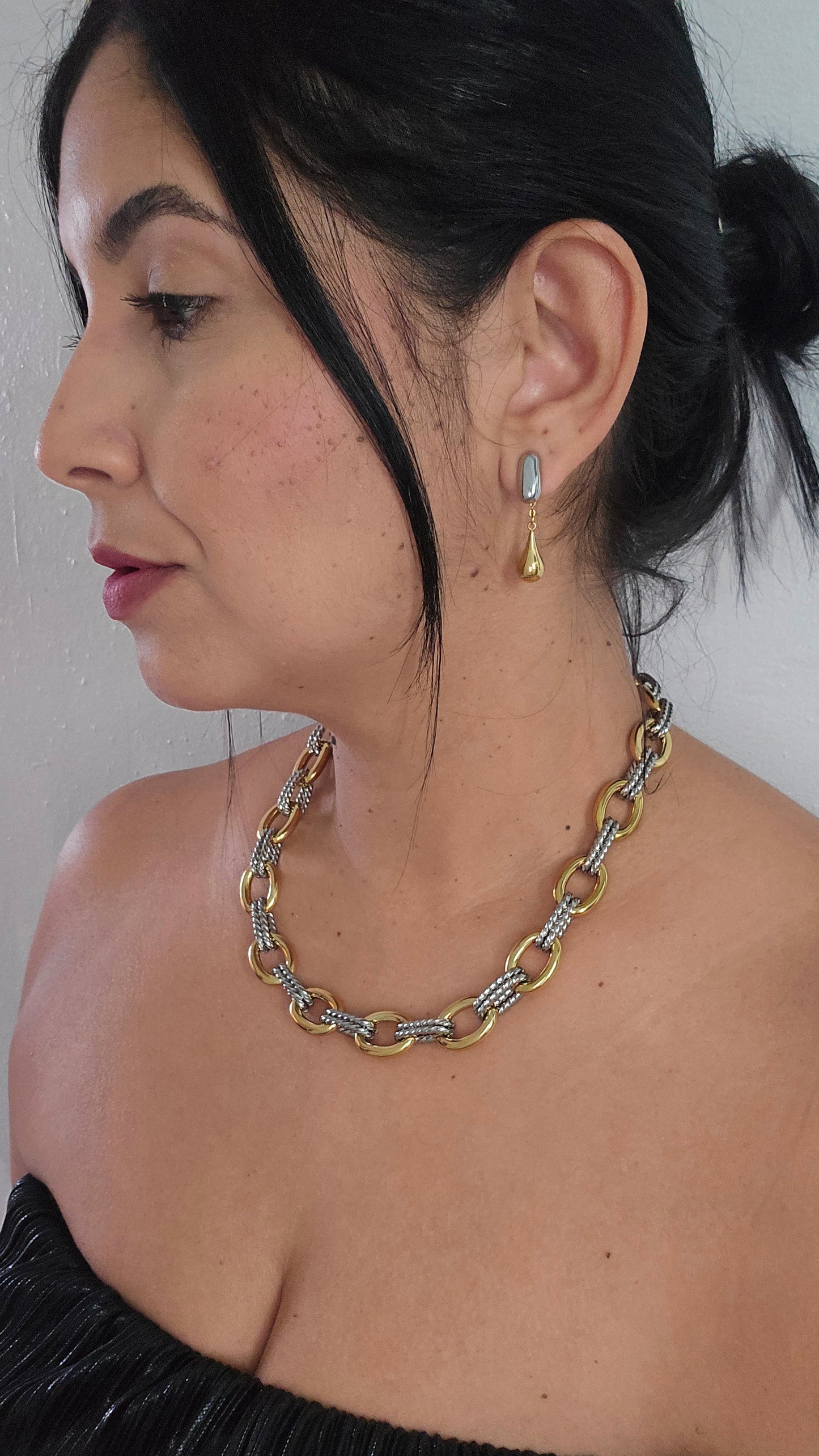 Vida Necklace